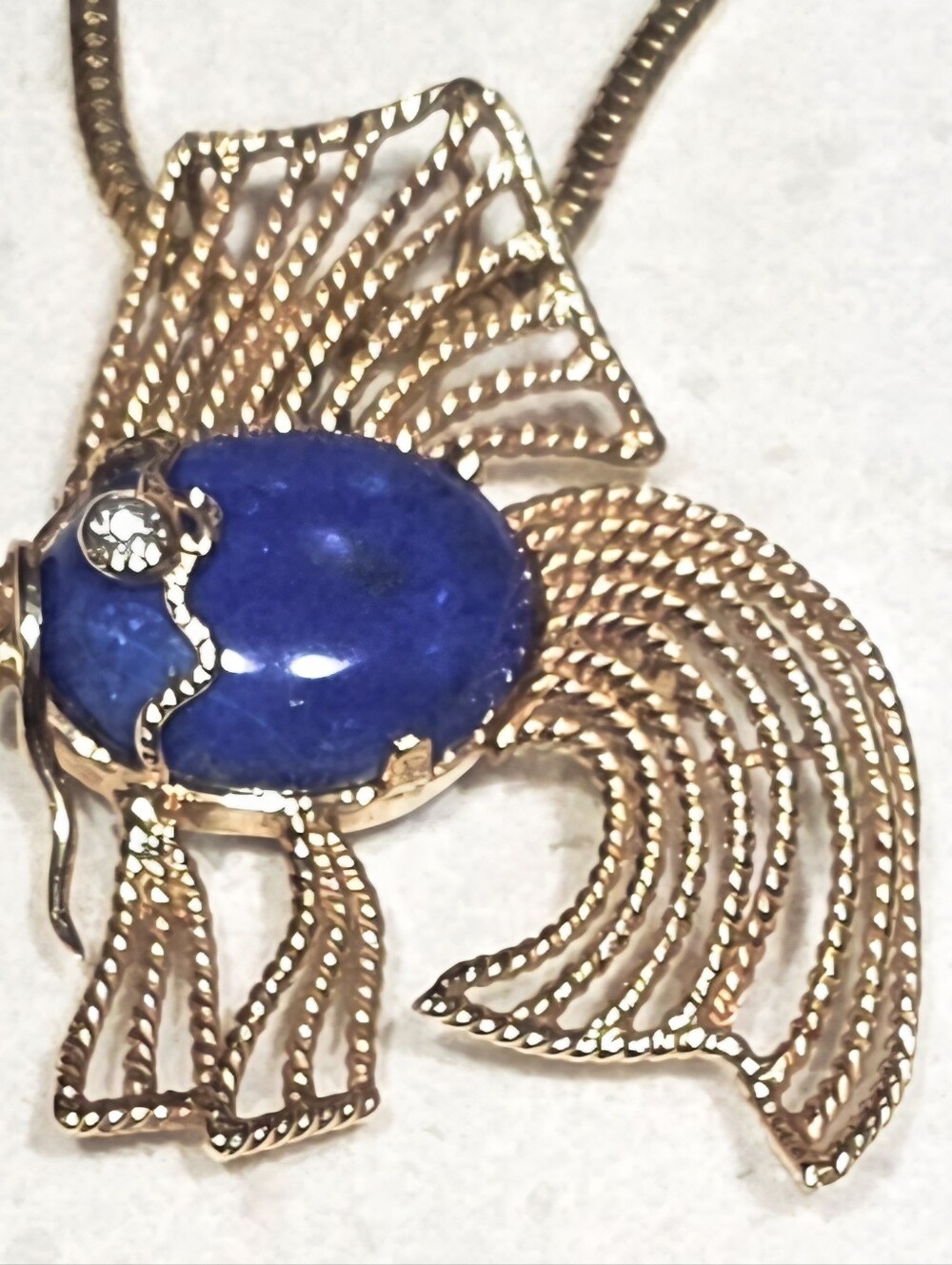 Vintage 14k Y Gold Diamond & Blue LAPIS Lazuli wire Fish Pendant/Pin Necklace.